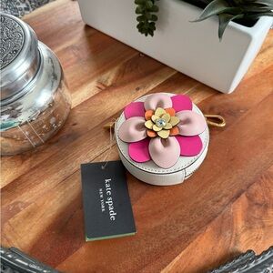 ⬇️🎉Kate Spade ♠️ Floral Coin Purse with Pink and Cream Accents